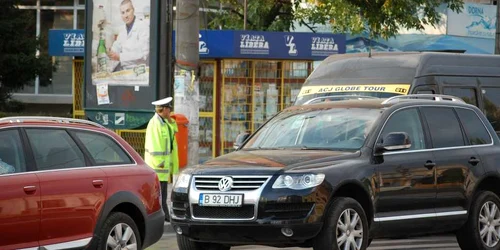 Poliţiştii comunitari nu mai au dreptul să amendeze şoferii care parchează neregulamentar Foto: Liviu Ghinea