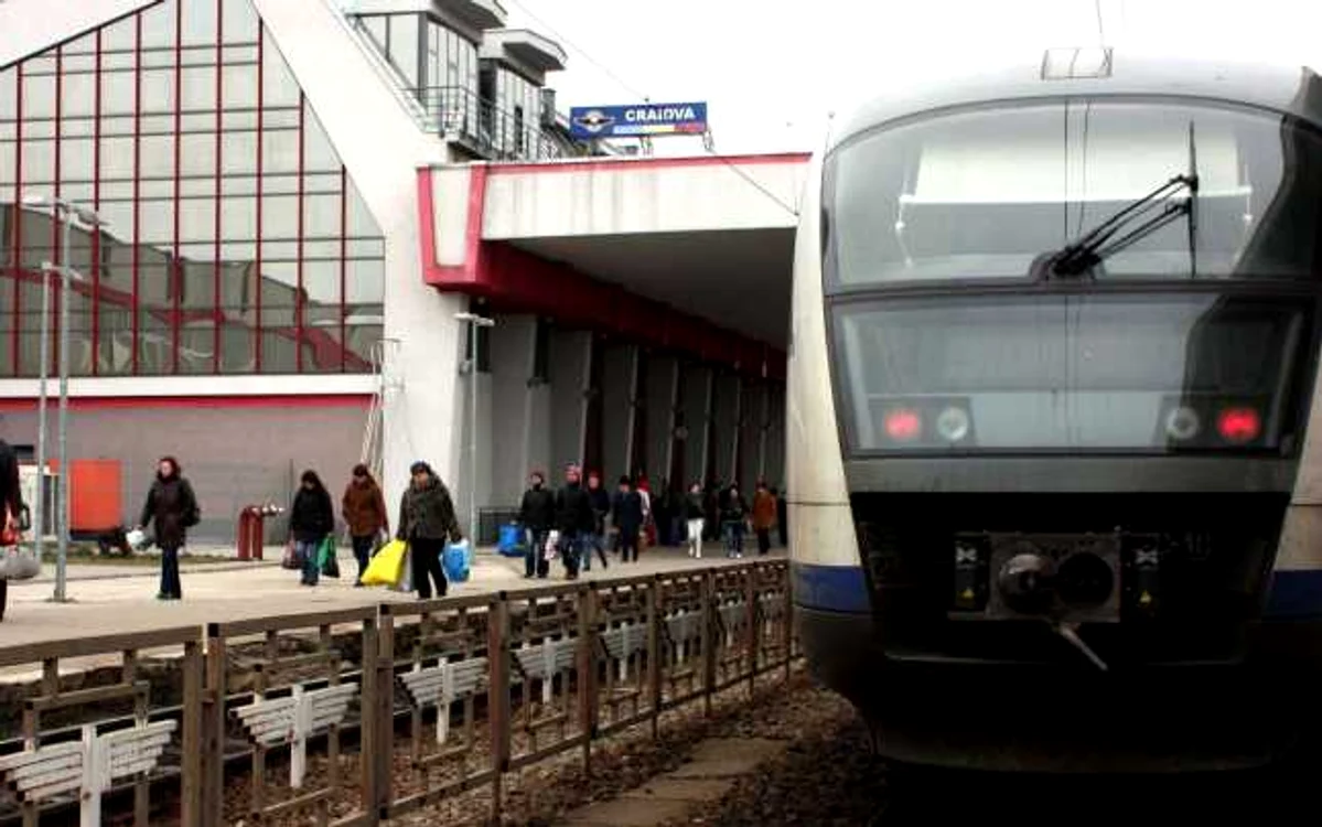 Fetiţa a fost abandonată într-o pungă de plastic în trenul R 2082, care a ajuns în Gara din Craiova în jurul orei 12:30, chiar pe 1 ianuarie 2014 FOTO Mediafax