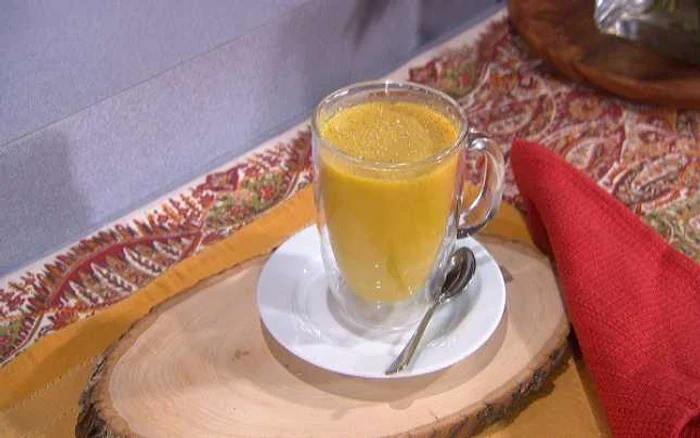 Smoothie-urile sunt hrănitoare şi accelerează metabolismul.