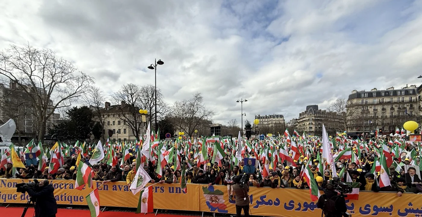 Mai mulți ucraineni au protestat alături de iranieni la Paris FOTO @Maryam_Rajavi_F / X