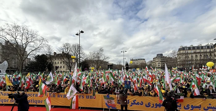 Mai mulți ucraineni au protestat alături de iranieni la Paris FOTO @Maryam_Rajavi_F / X