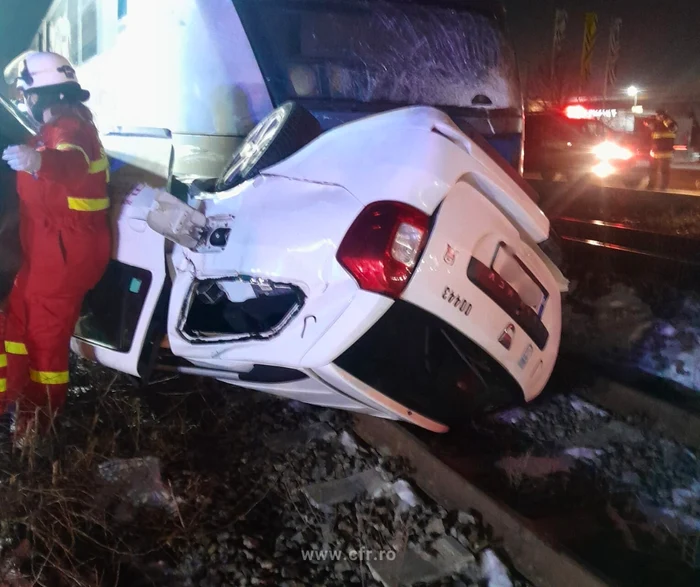 A fost nevoie de descarcerare. FOTO CFR