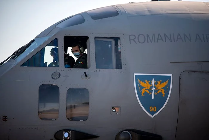 Cu avionul acesta sunt duși în Italia medicii români