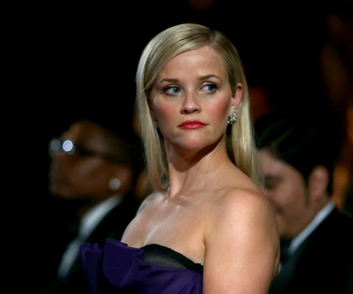 Reese Witherspoon (39 de ani), alături de micul Bruiser Woods/Moonie, în filmul „Blonda de la drept”foto: Arhiva Personală