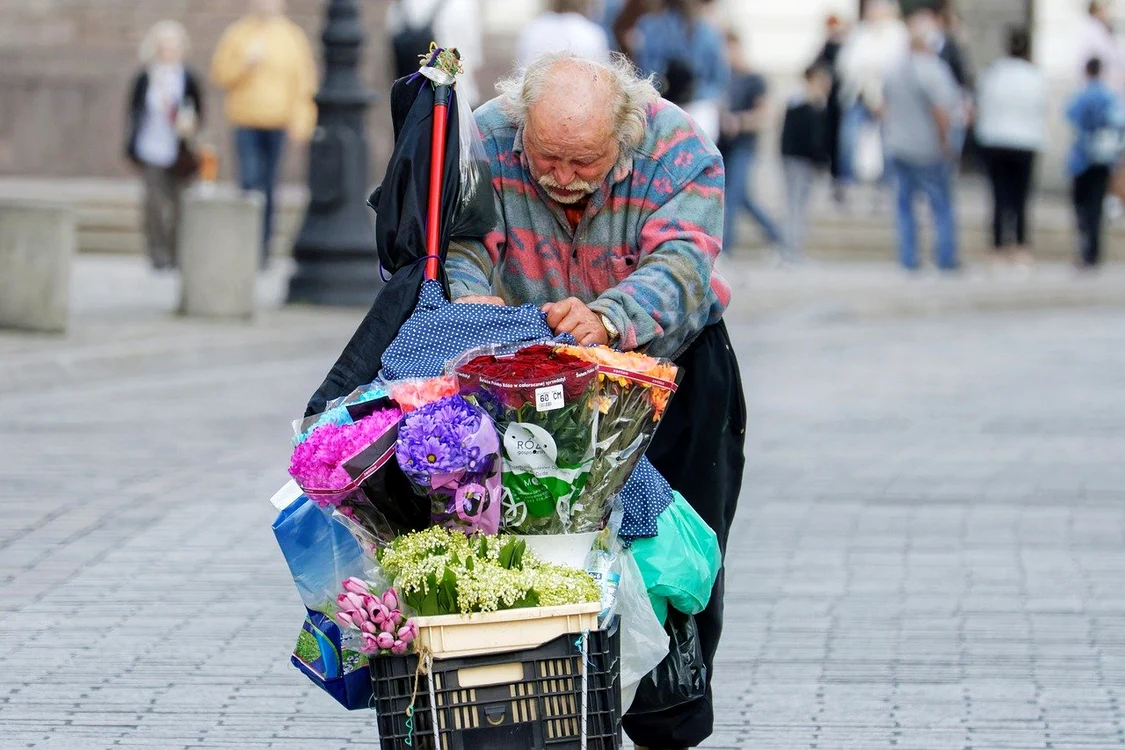 Un pensionar a fost la un pas să piardă bani la pensie / foto: Pixabay