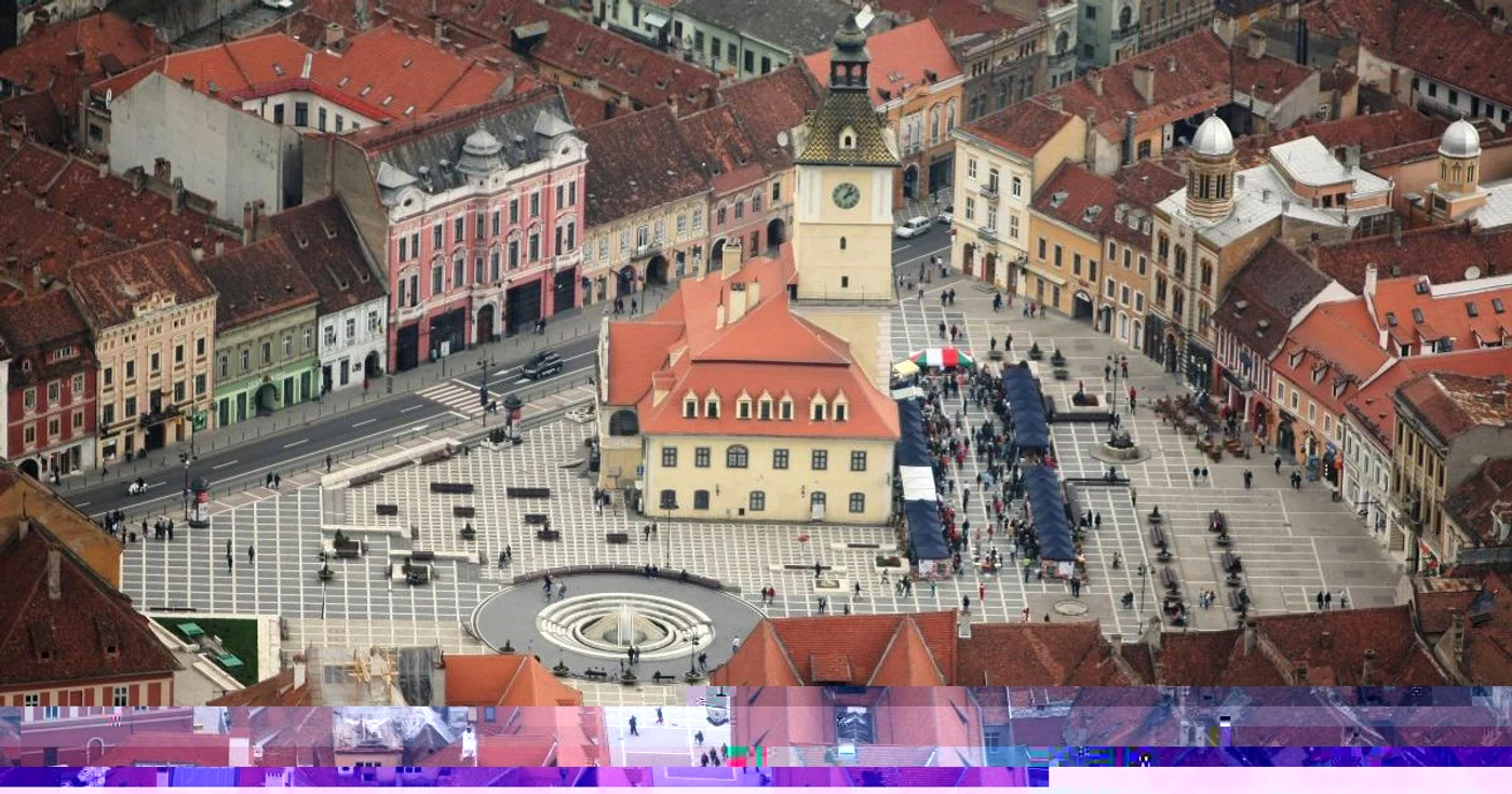 Cea mai veche fântână este arteziana din Piaţa Sfatului. FOTOArhivă.