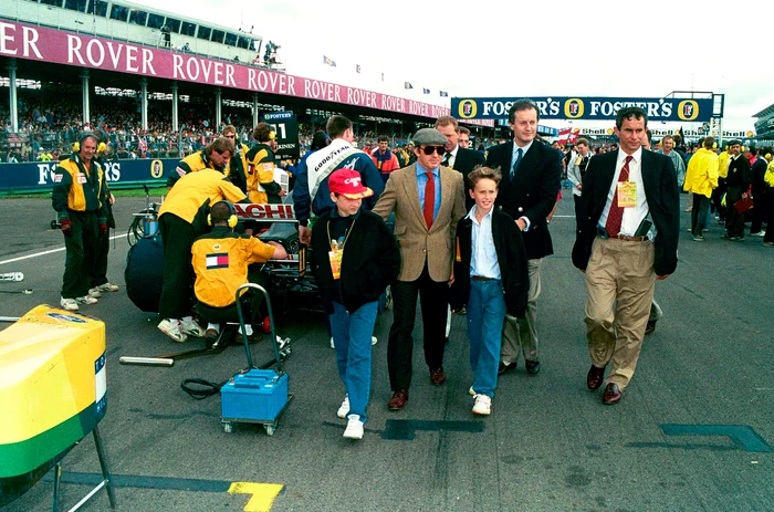 Prințul William și Nicholas Knatchbull (foto dreapta)