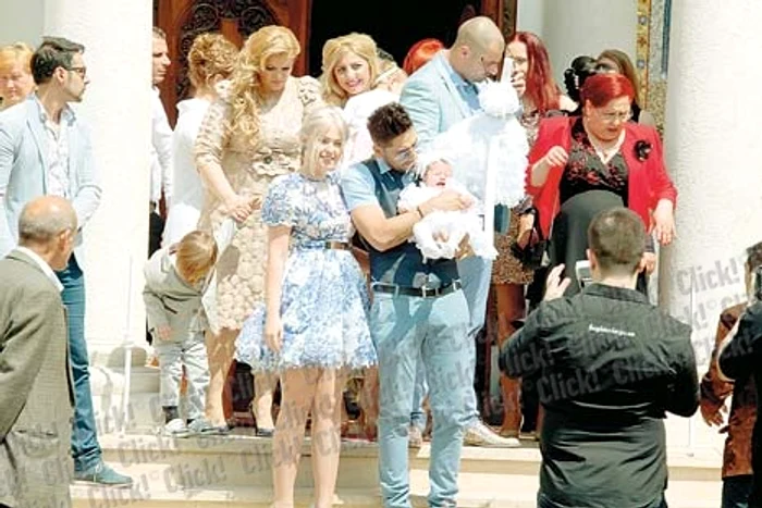 Connect-R și Misha sunt de cinci luni părinții unei fetițe pe care ieri au creștinat-o la Biserica Sf. Nicolae-Tabacu