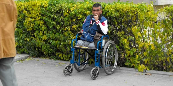 Criza afectează din plin situaţia persoanelor cu dizabilităţi foto: Alexandru Boştină