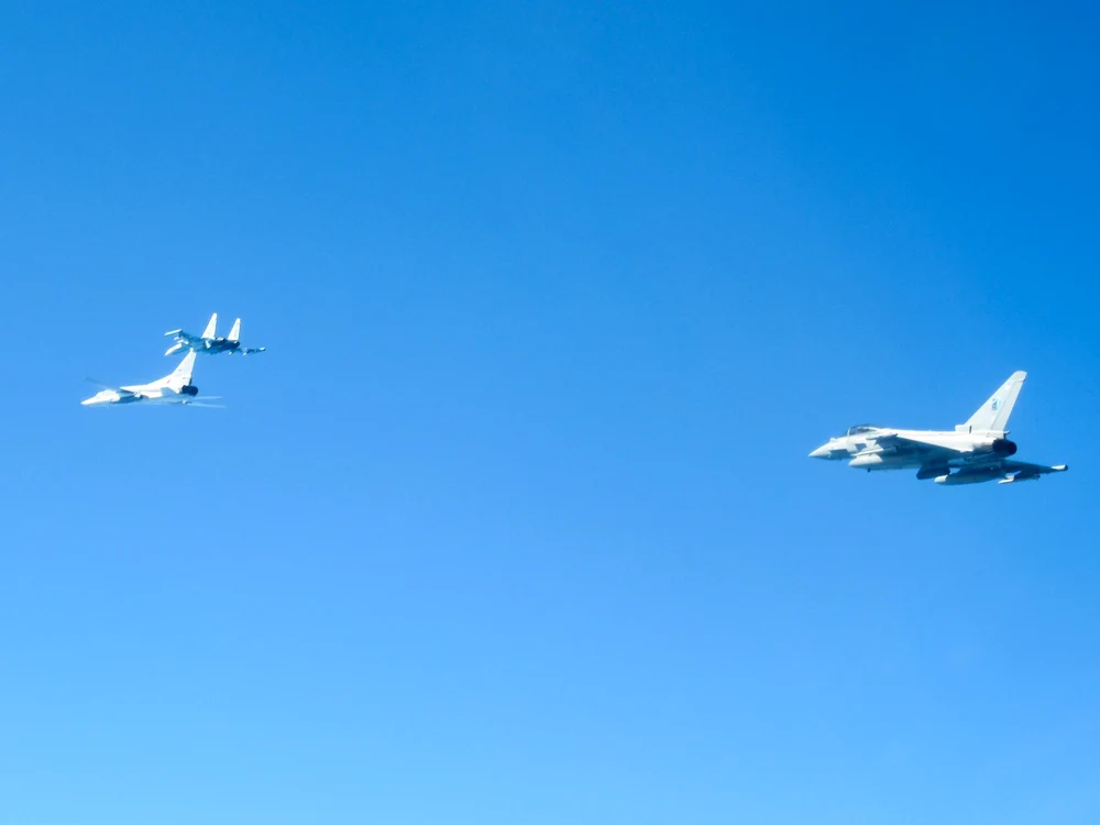 Tatonare între avioane NATO și rusesti FOTO Royal Air Force jpg