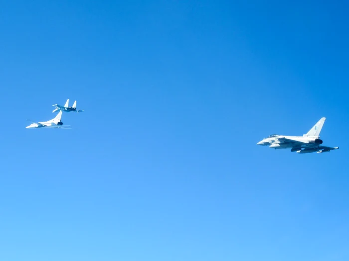 Tatonare între avioane NATO și rusesti FOTO Royal Air Force jpg
