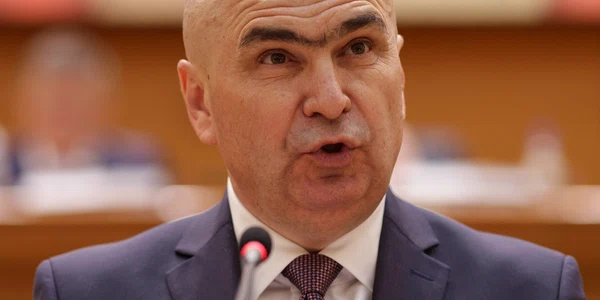 Ședințele camerelor reunite ale Parlamentului României organizate pentru asumarea răspunderii Guvernului pe pachetul 2 de măsuri fiscal-bugetare, în București. FOTO Inquam Photos / Octav Ganea