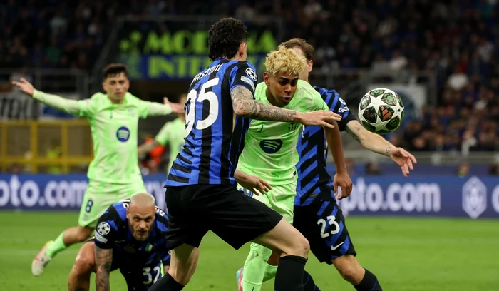 Lamine Yamal (dreapta), „revelația” de la FC Barcelona (FOTO: EPA)
