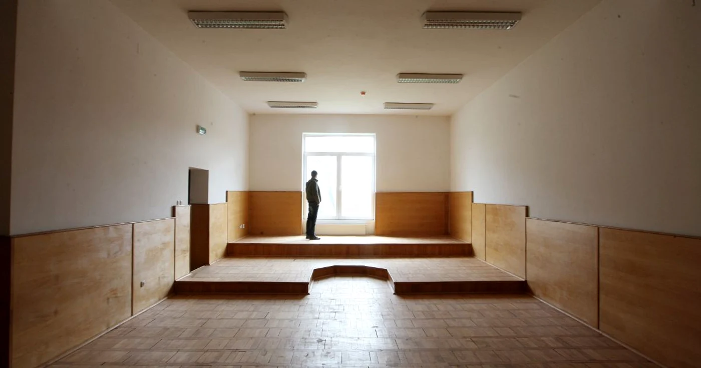 Clădirea Judecătoriei Jimbolia e pustie de patru ani din cauza birocraţiei