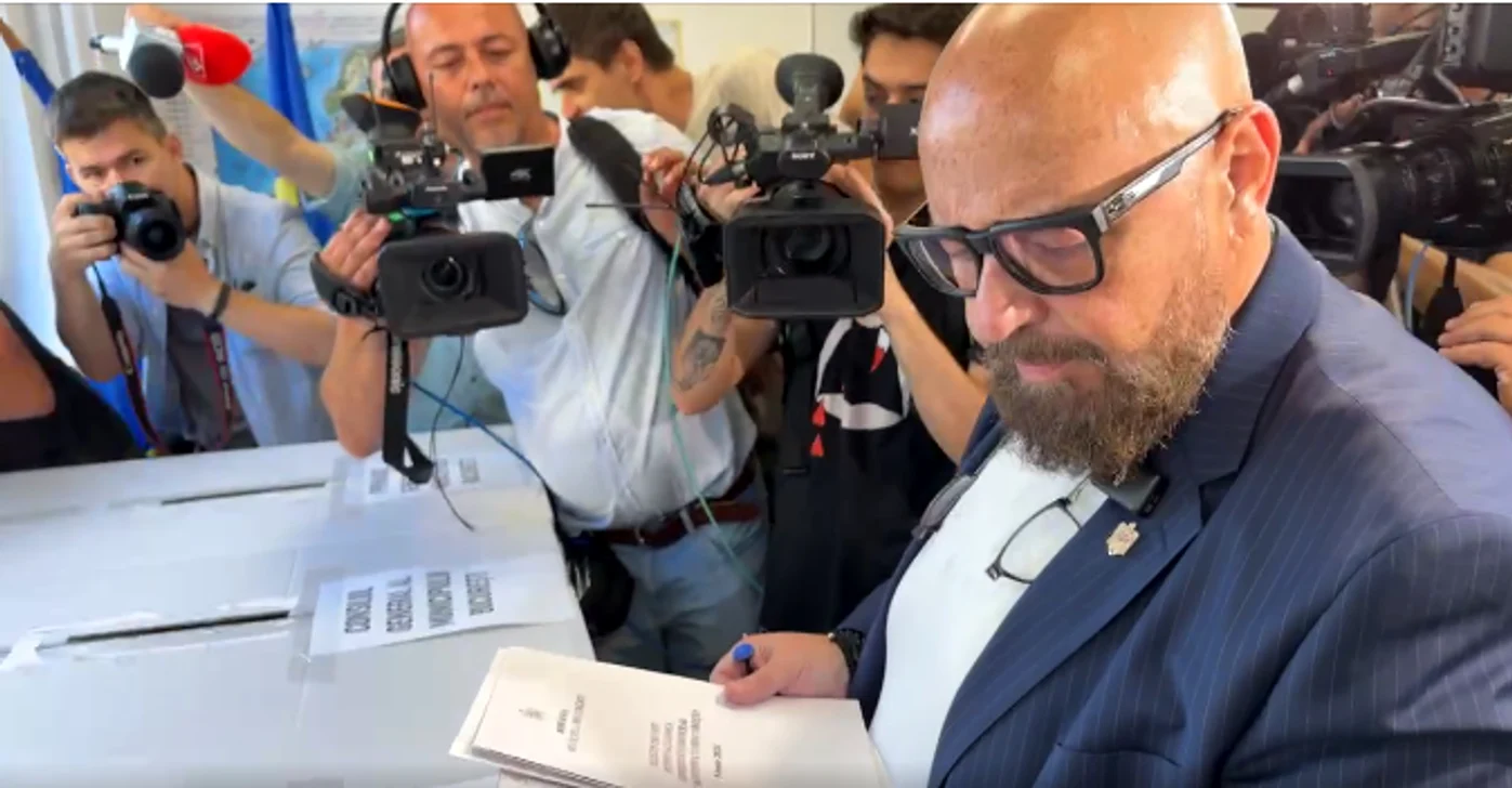 Piedone a votat la o secţie din sectorul 5. FOTO Captură video Facebook