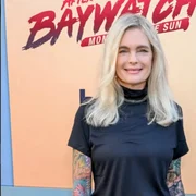 Erika Eleniak foto instagram officialerikaeleniak png