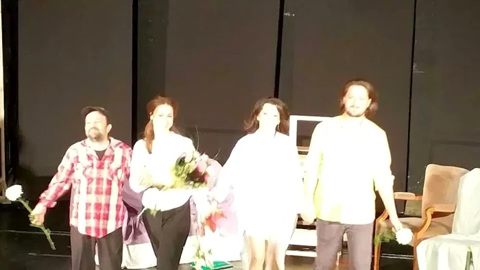 "Iubesc această fotografie, deşi este neclară!", a scris Daniela Marin pe blogul ei