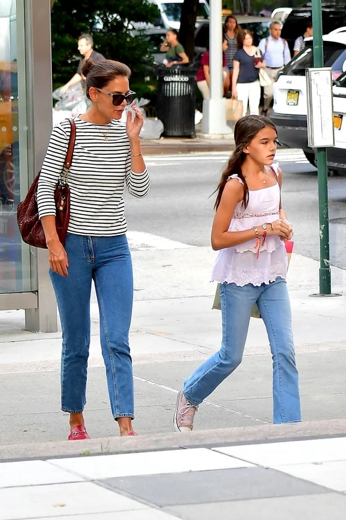 Cele două sunt foarte fericite cu noua lor viaţă, după ce Katie şi-a vândut proprietatea din Calabasas pentru a se muta la New York