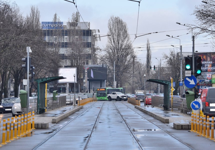 Autobuzele de pe şase linii STB vor circula, de sâmbătă, pe calea de rulare a tramvaielor de pe Bulevardul Aerogării