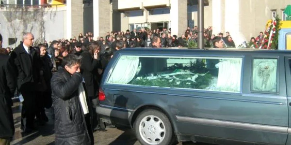 Visi Ghencea a fost condus pe ultimul drum de zeci de oameni