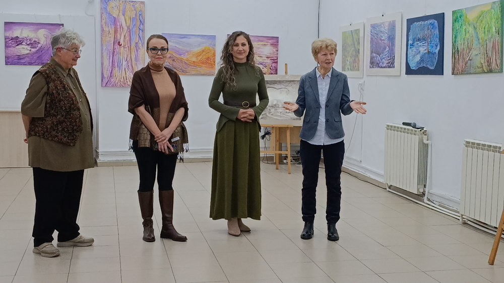 Povestea pictoriței care a adus arta din Germania în satul oltenesc din care a plecat acum patru decenii