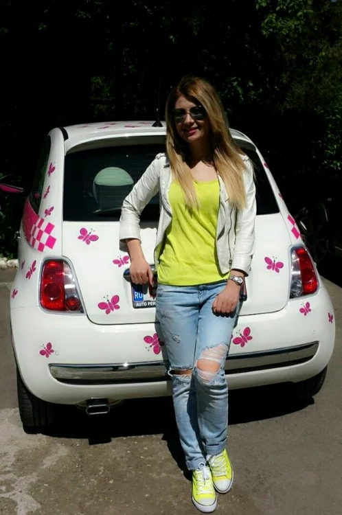 Adora şi maşina ei