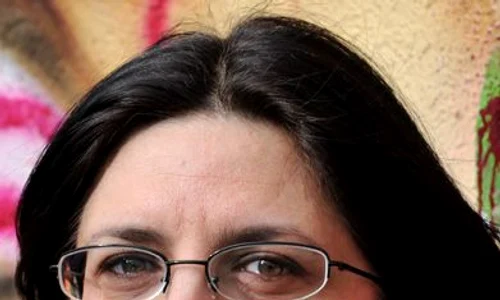 Copiii de la Iordăchianu, discuţiile despre poezie, mîncărurile cu mult mărar şi zarzărele jpeg