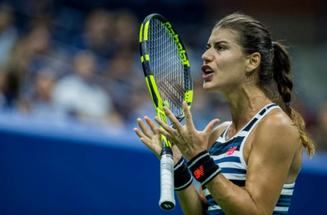 
    Sorana Cîrstea, supărată după pierderea unui punctFOTO: Guliver/ Gettyimages  