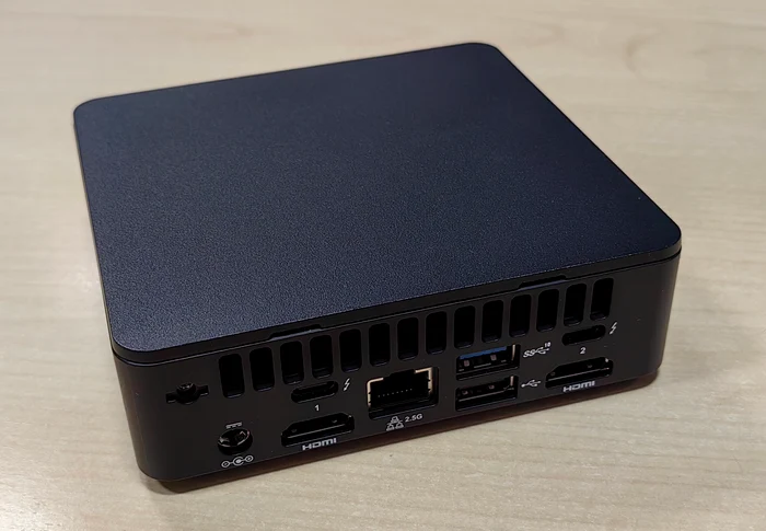 Intel NUC 12 Pro.