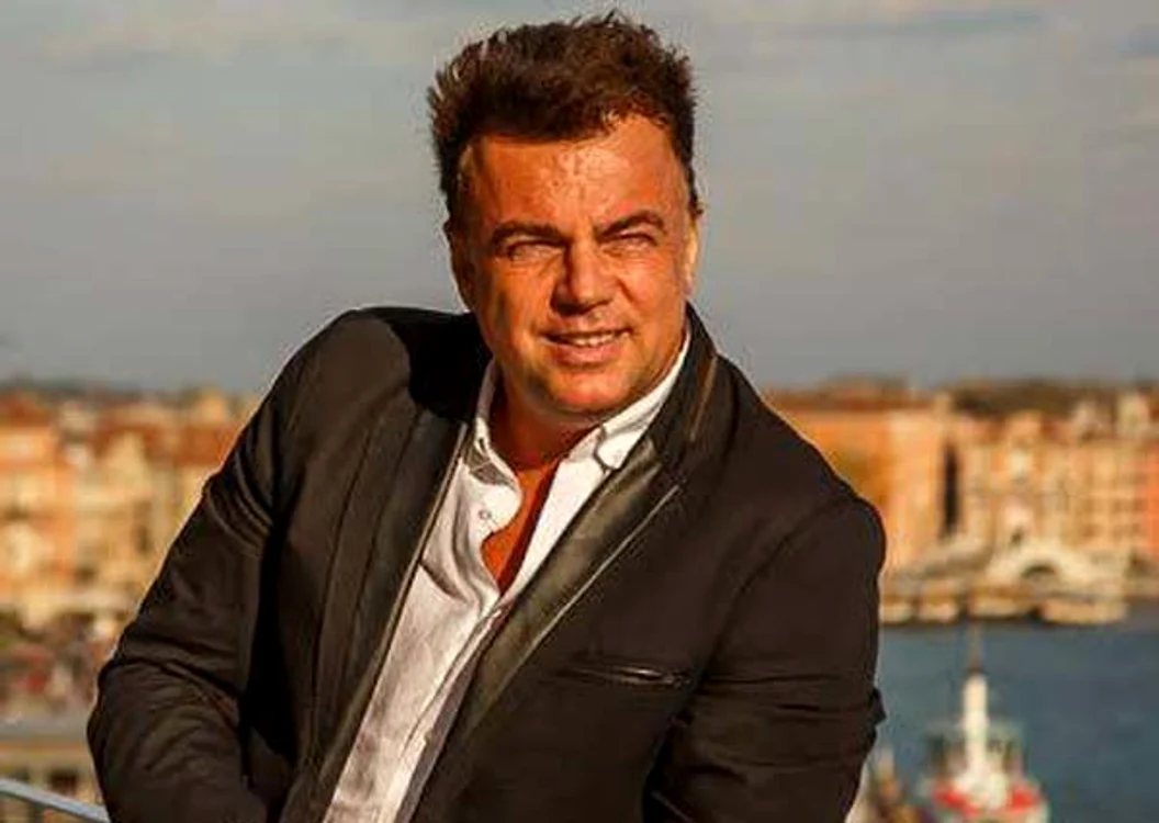 
    Adrian Enache participă la Campionatul Mondial de Fotbal al ArtiștilorFOTO: Arhiva personală  