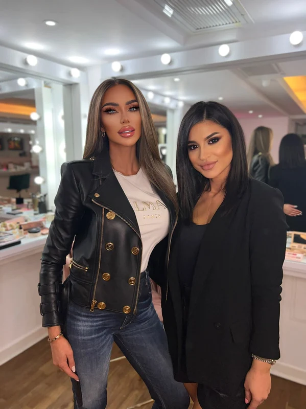 Bianca Drăgușanu și Elena Ciftci susțin un Masterclass de machiaj la Londra, în luna mai Sursa: arhivă personală