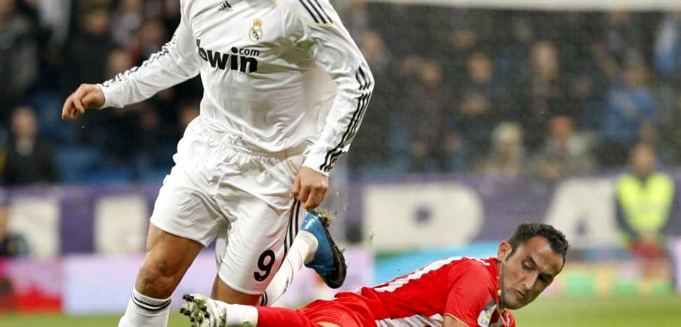 Juanma Ortiz (dreapta) l-a scos din sărite pe Ronaldo! FOTO: EPA