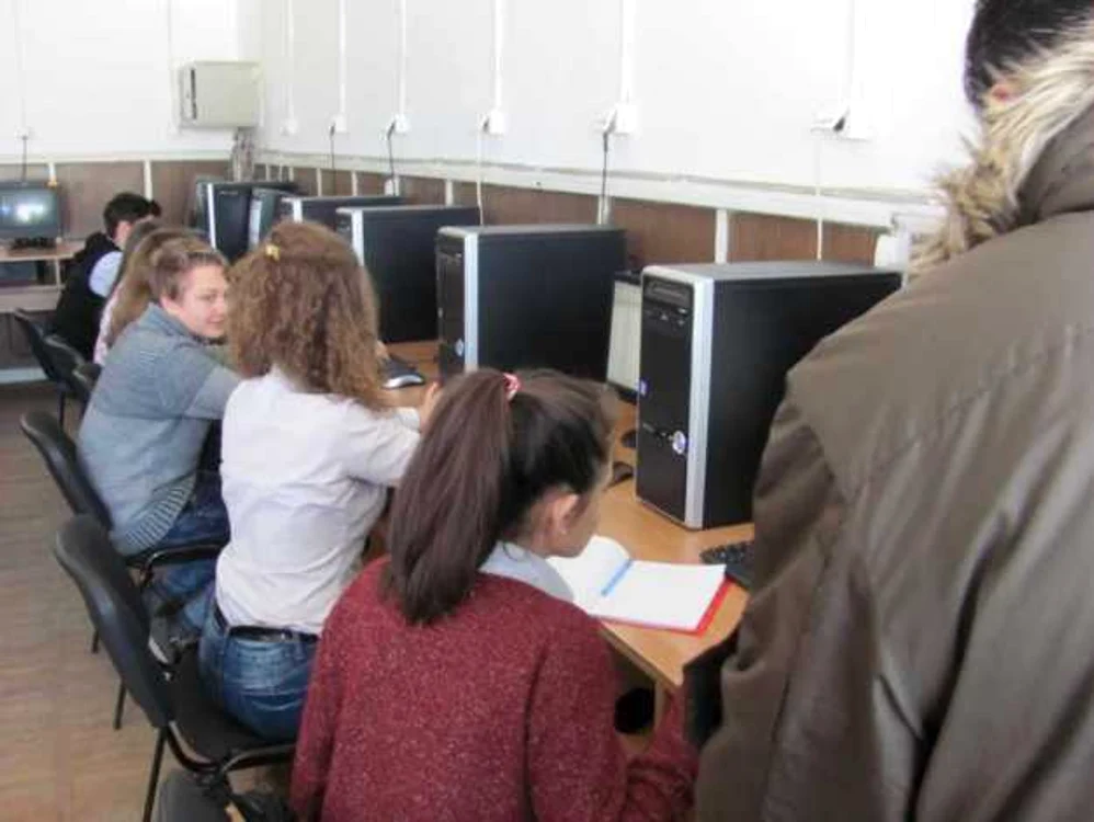 Pentru atingerea standardelor propuse trebuie achiziţionate 11.250 de calculatoare. FOTO Arhivă