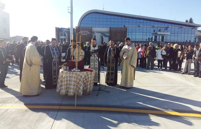 Aeroportul ”Ştefan cel Mare” din Suceava a fost sfinţit. FOTO Dănuţ Zuzeac