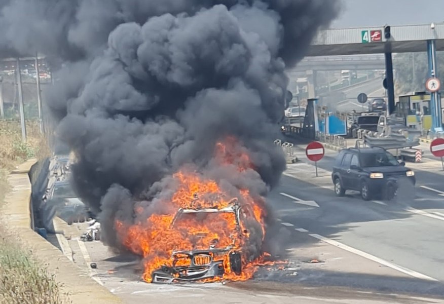 O mașină s-a făcut scrum la stația de taxare de la Fetești. Cauza, o defecțiune pe care mulți o trec cu vederea FOTO
