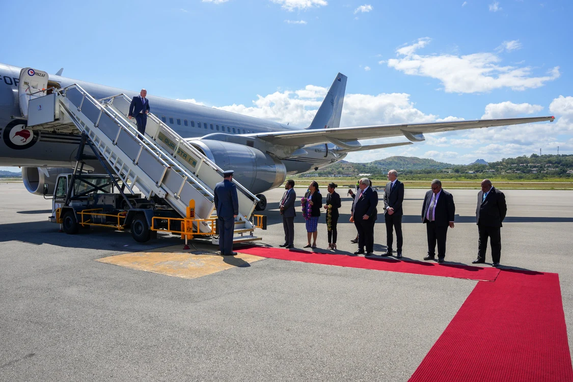 Premierul Luxon a luat un zbor comercial spre Japonia FOTO: Christopher Luxon/Twitter