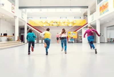 scoala elevi - Shutterstock