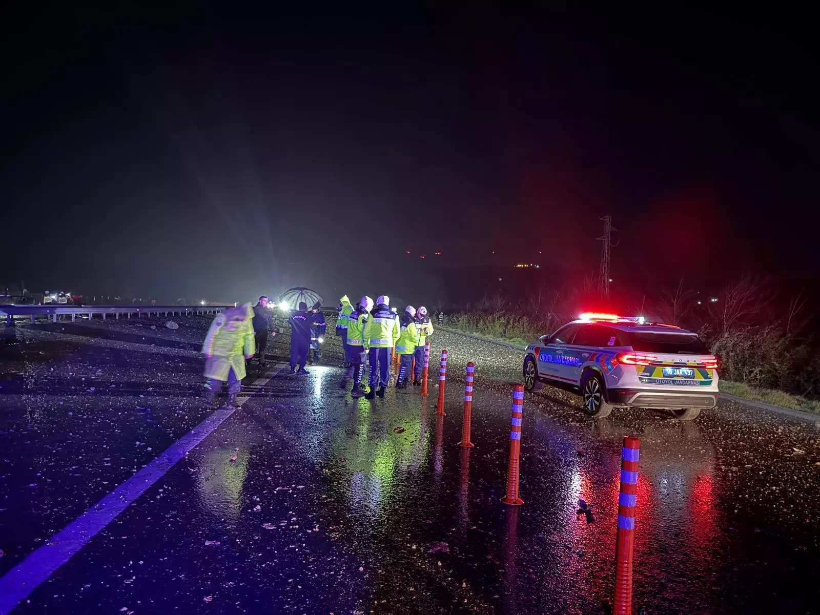 Un avion militar F‑16 al Forțelor Aeriene Turce s‑a prăbușit lângă autostrada Istanbul–Izmir: pilotul a murit