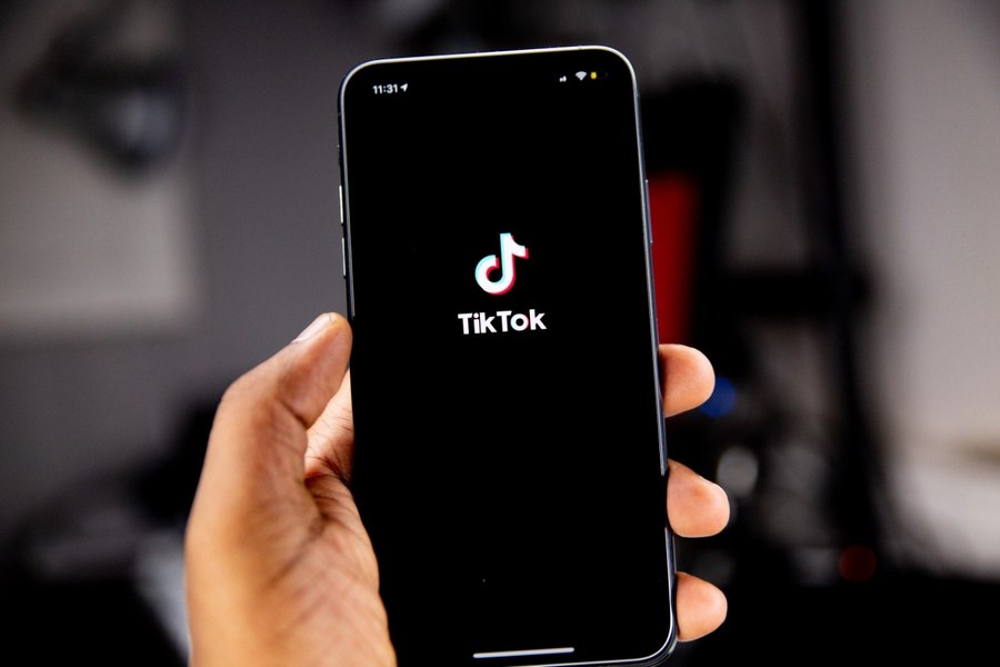 TikTok, reclamat pentru conținut dăunător. Psiholog: „Nu TikTok-ul este marea problemă în 2024”