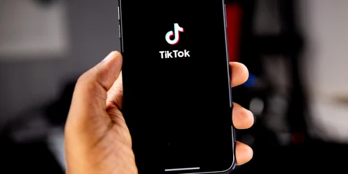 tik tok sursa unsplash.com
