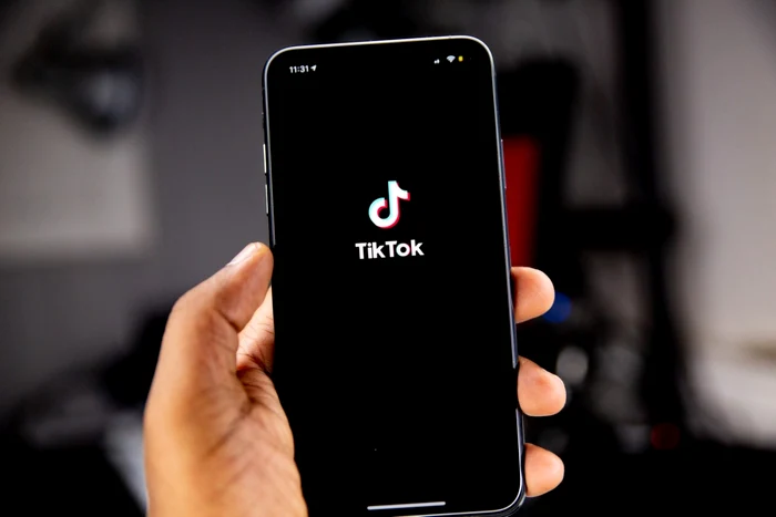 Aplicația Tik-Tok se numără printre cele mai populare platforme on-line. Sursa: splash.com