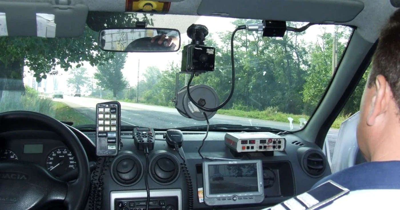 Interiorul unei maşini de Poliţie