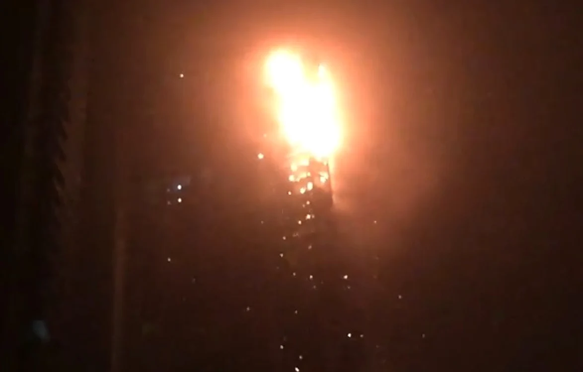 
    Pompierii au reuşit să stingă incendiul în aproximativ două oreFoto: Captură video  
