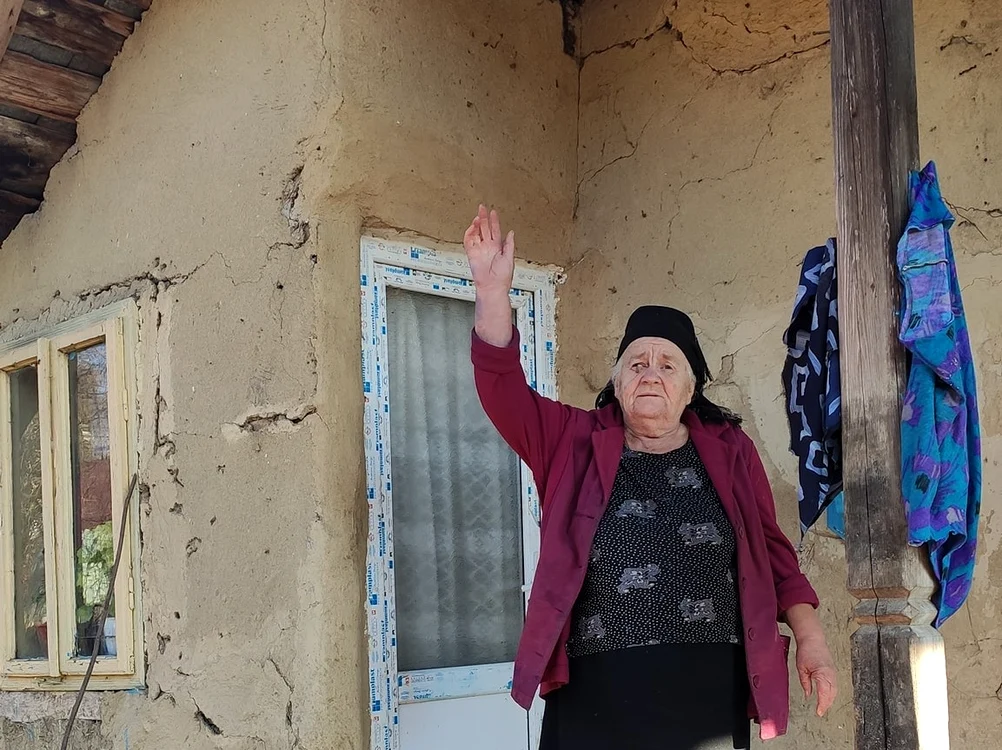 
    Bătrânii au mulțumit cu lacrimi în ochiFoto: SufletEști  