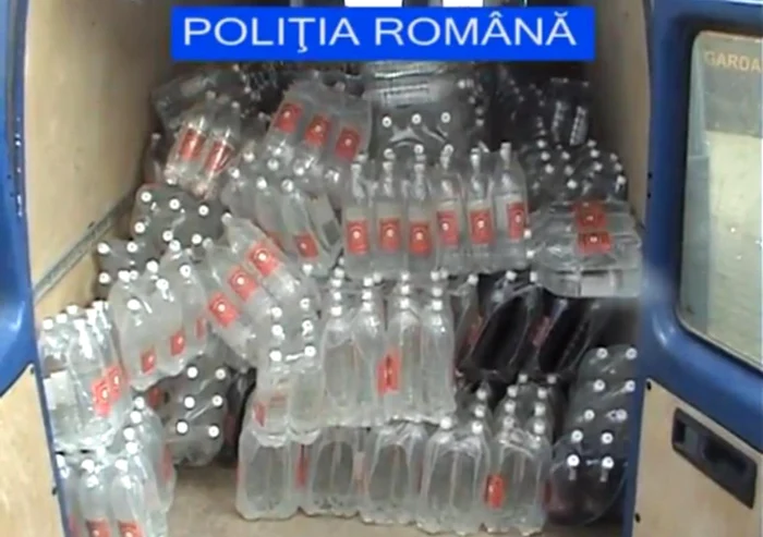 Poliţiştii clujeni au confiscat aproape trei tone de alcool (foto: captură film IPJ Cluj)