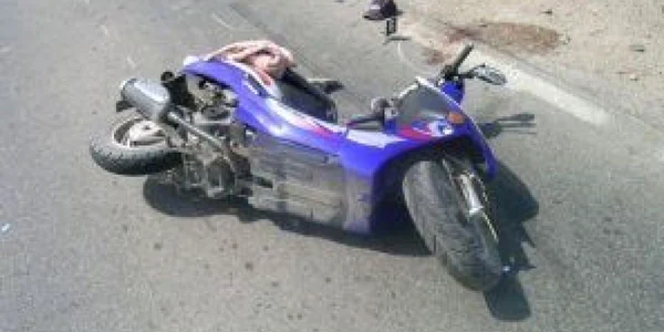 Pietonul şi conducătorul motoscuterului au ajuns la spital
