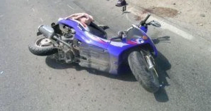 Pietonul şi conducătorul motoscuterului au ajuns la spital