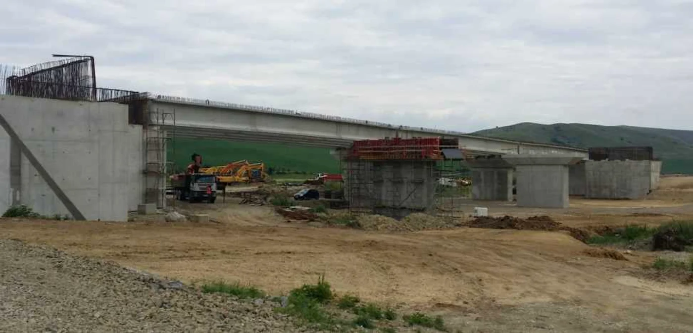 Pe lotul 4 al autostrăzi sunt cele mai avansate lucrări de construcţie