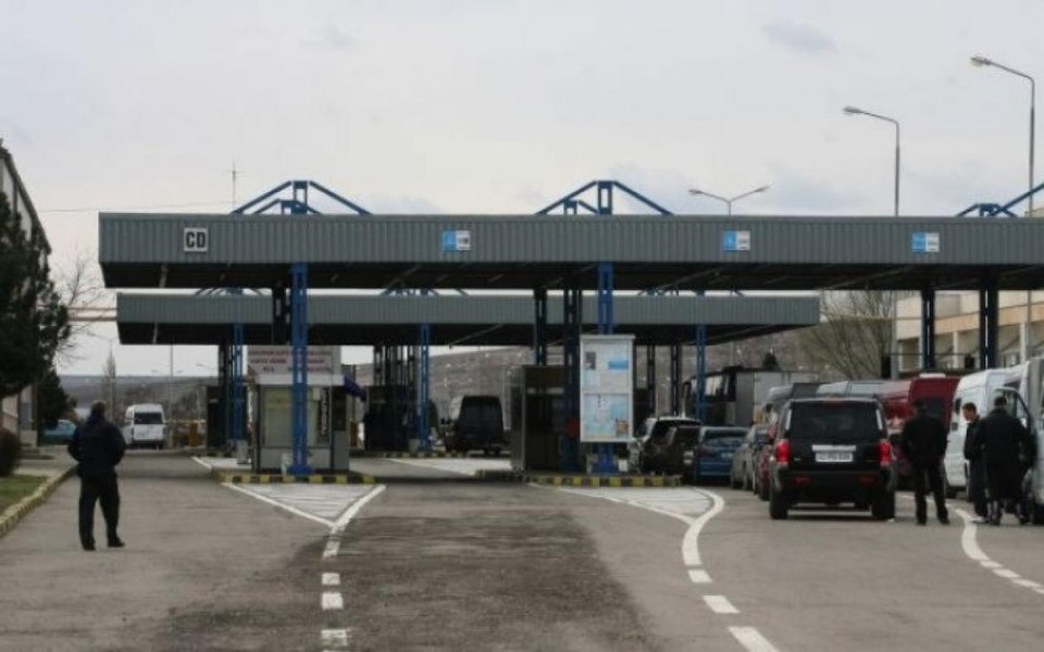 Stare de alertă la granița României cu Republica Moldova. Un camion plin cu armament oprit la Vama Albița