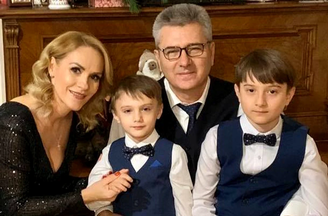 Gabriela Firea, alături de Florentin Pandele și cei doi copii ai lorfoto: arhivă personală
